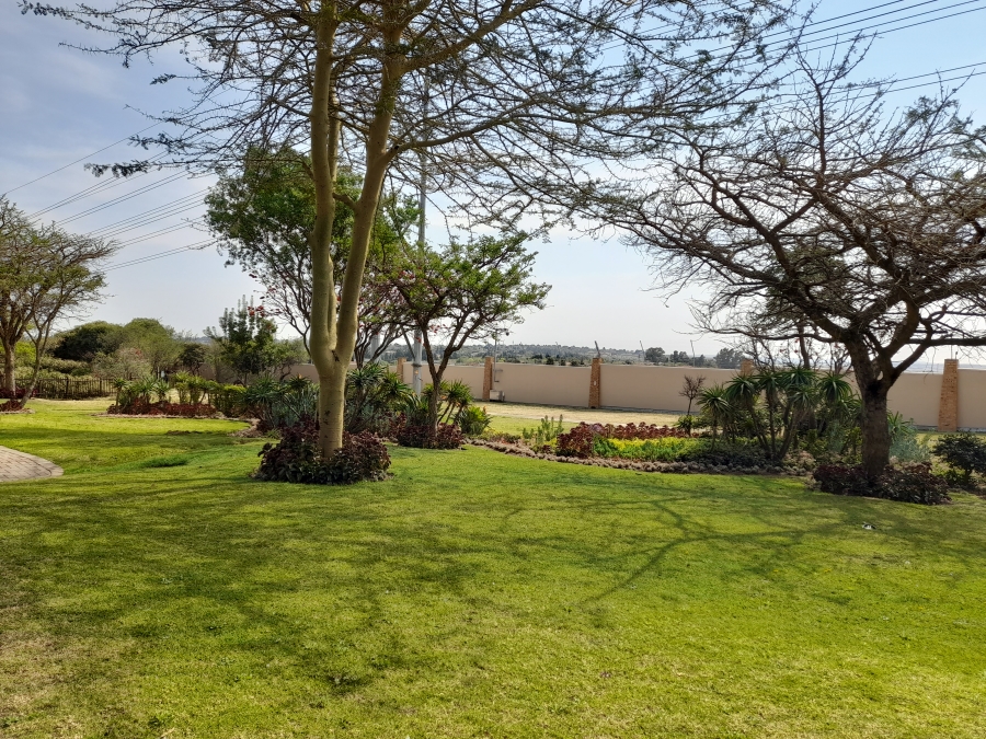 To Let 2 Bedroom Property for Rent in Carlswald North Estate Gauteng