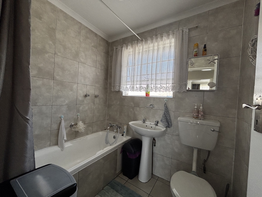2 Bedroom Property for Sale in Verwoerdpark Gauteng