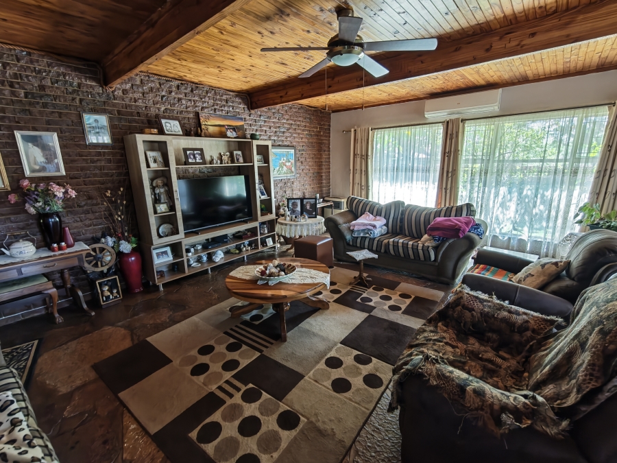 5 Bedroom Property for Sale in Dorandia Gauteng