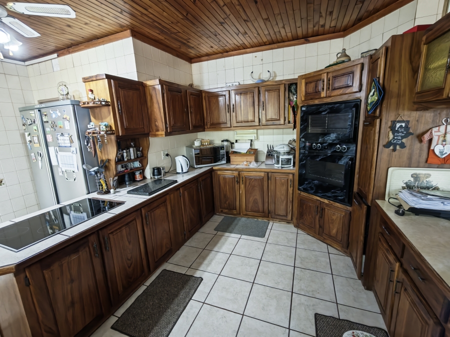 5 Bedroom Property for Sale in Dorandia Gauteng