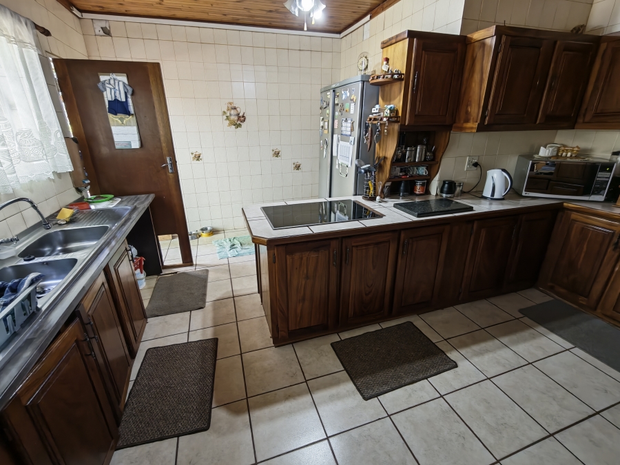 5 Bedroom Property for Sale in Dorandia Gauteng