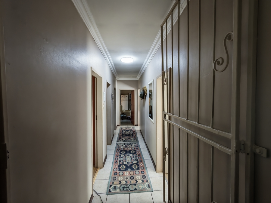 5 Bedroom Property for Sale in Dorandia Gauteng