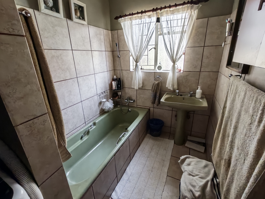 5 Bedroom Property for Sale in Dorandia Gauteng