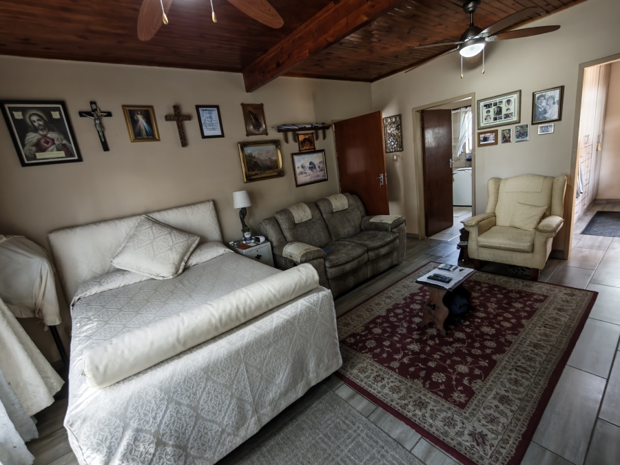5 Bedroom Property for Sale in Dorandia Gauteng