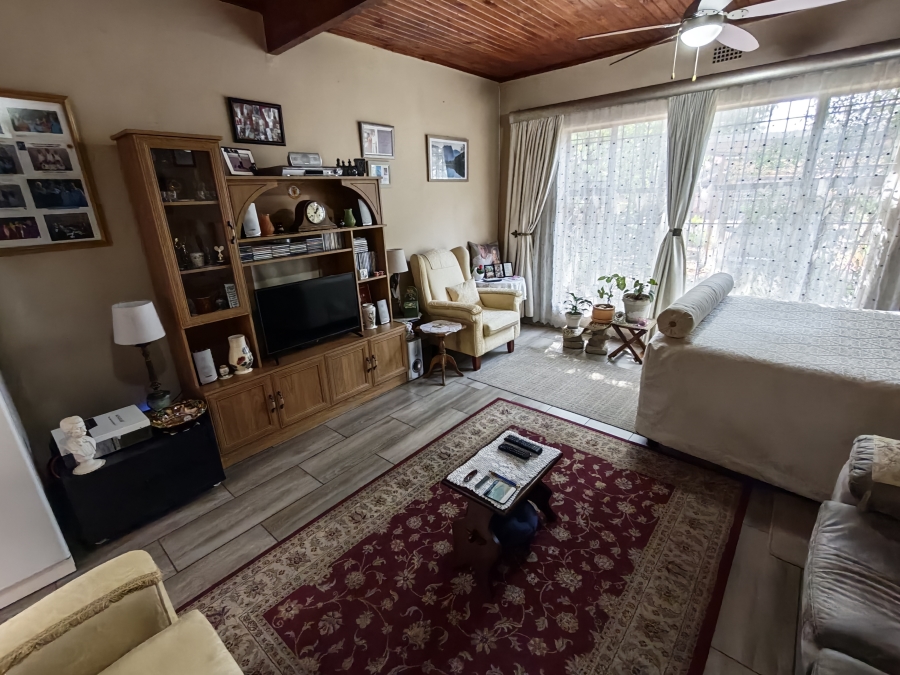 5 Bedroom Property for Sale in Dorandia Gauteng