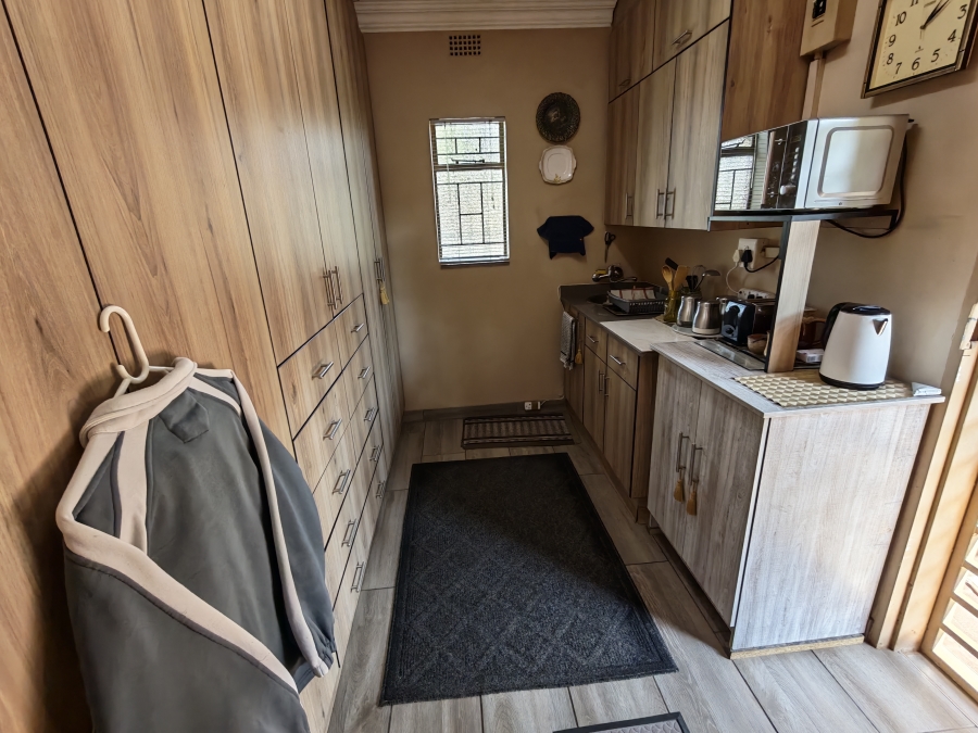 5 Bedroom Property for Sale in Dorandia Gauteng