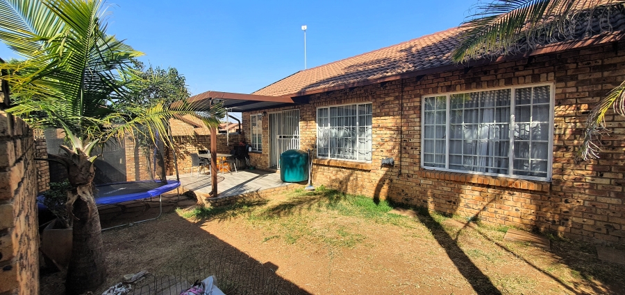 2 Bedroom Property for Sale in Equestria Gauteng