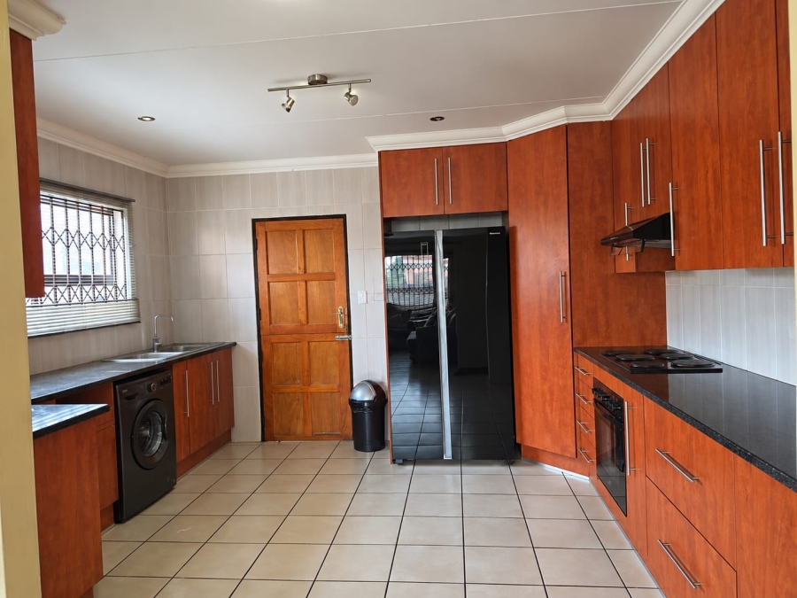 2 Bedroom Property for Sale in Kookrus Gauteng