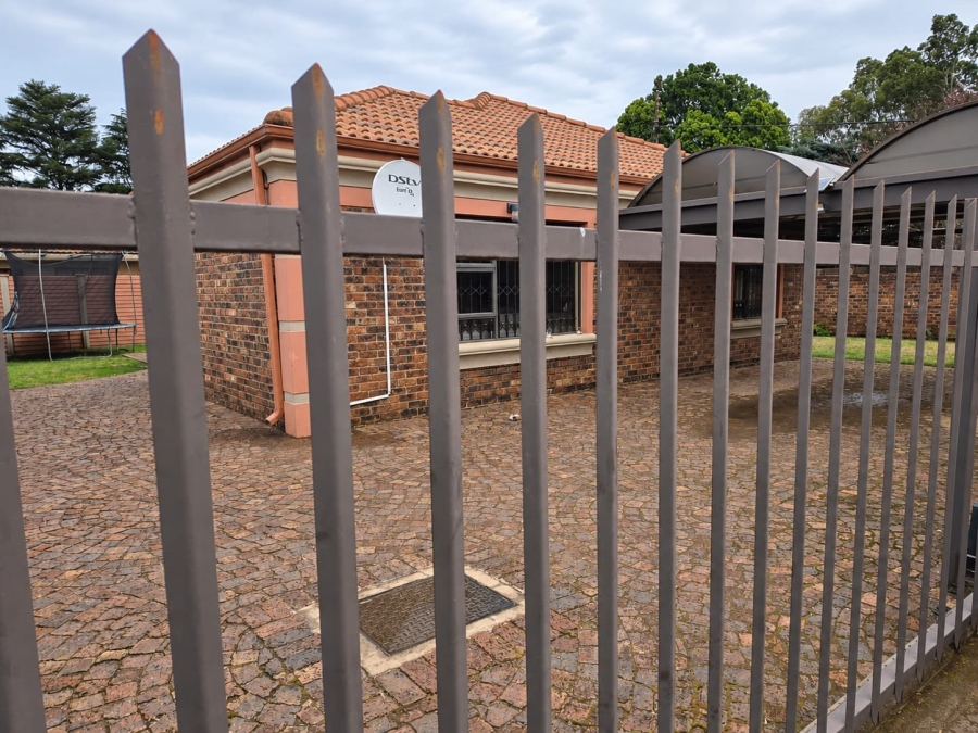 2 Bedroom Property for Sale in Kookrus Gauteng