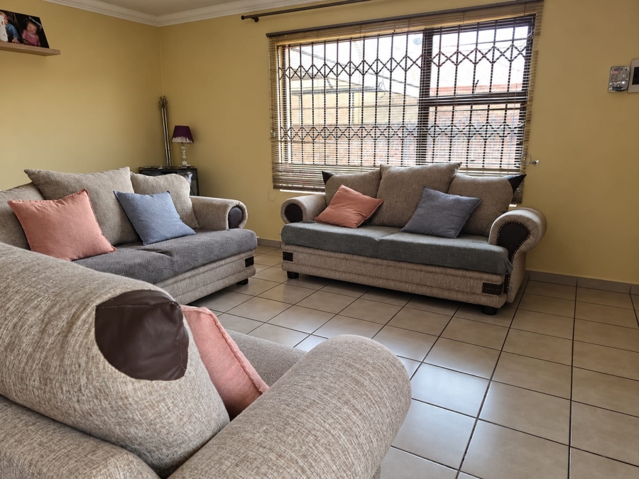 2 Bedroom Property for Sale in Kookrus Gauteng