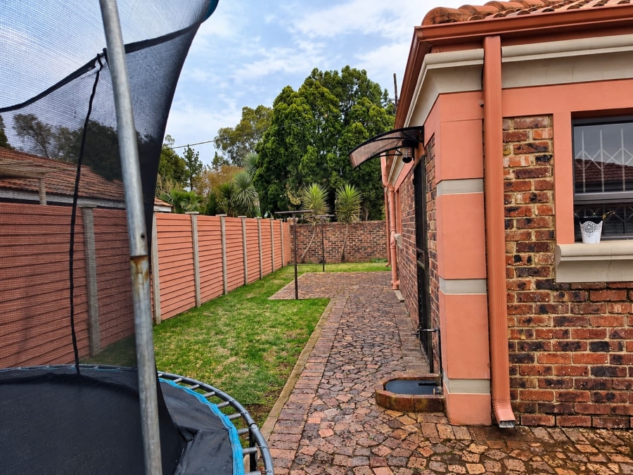2 Bedroom Property for Sale in Kookrus Gauteng