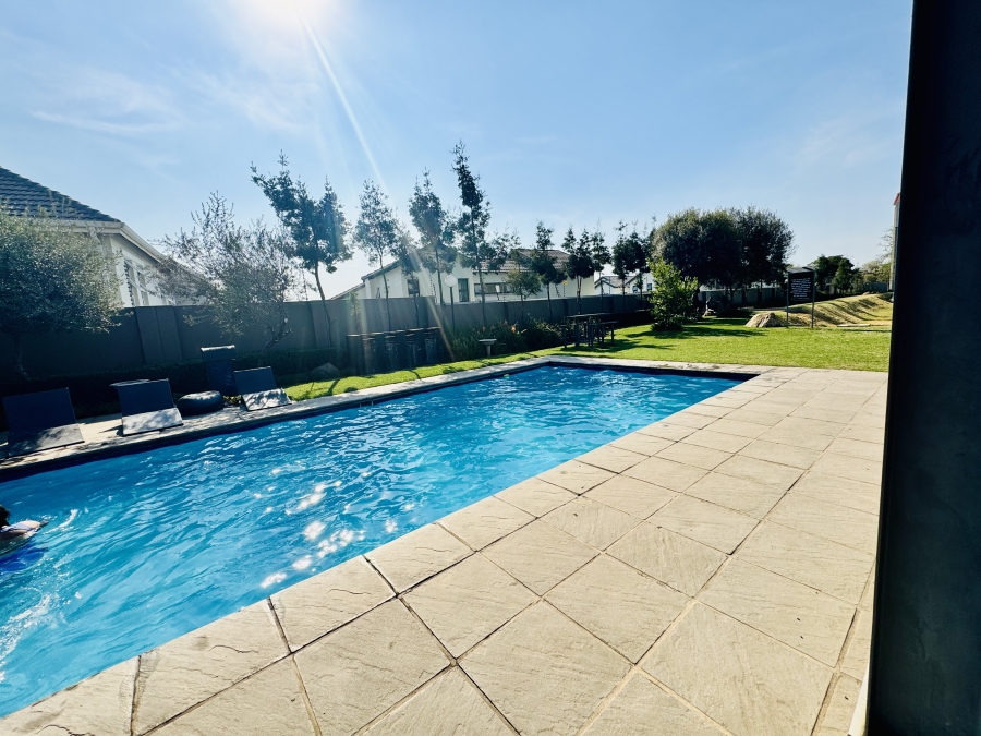 2 Bedroom Property for Sale in Maroeladal Gauteng