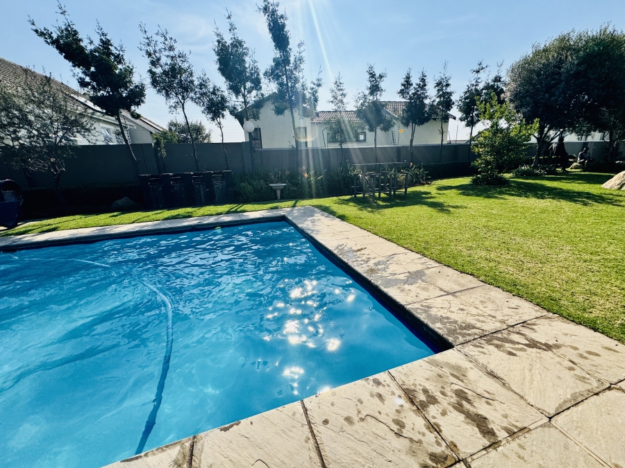 2 Bedroom Property for Sale in Maroeladal Gauteng