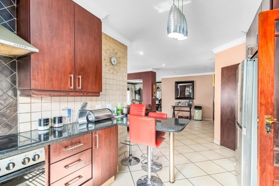 4 Bedroom Property for Sale in Thatchfield Cresent Gauteng