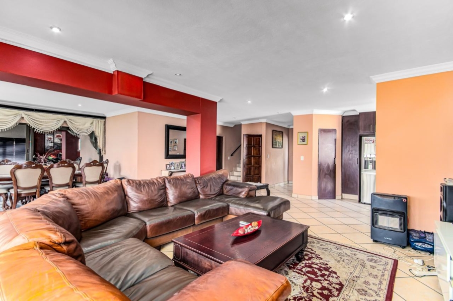 4 Bedroom Property for Sale in Thatchfield Cresent Gauteng