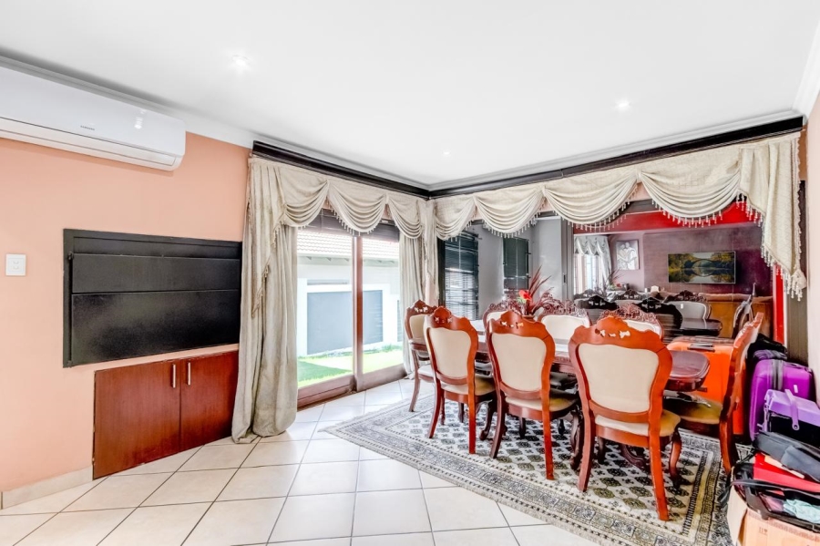 4 Bedroom Property for Sale in Thatchfield Cresent Gauteng