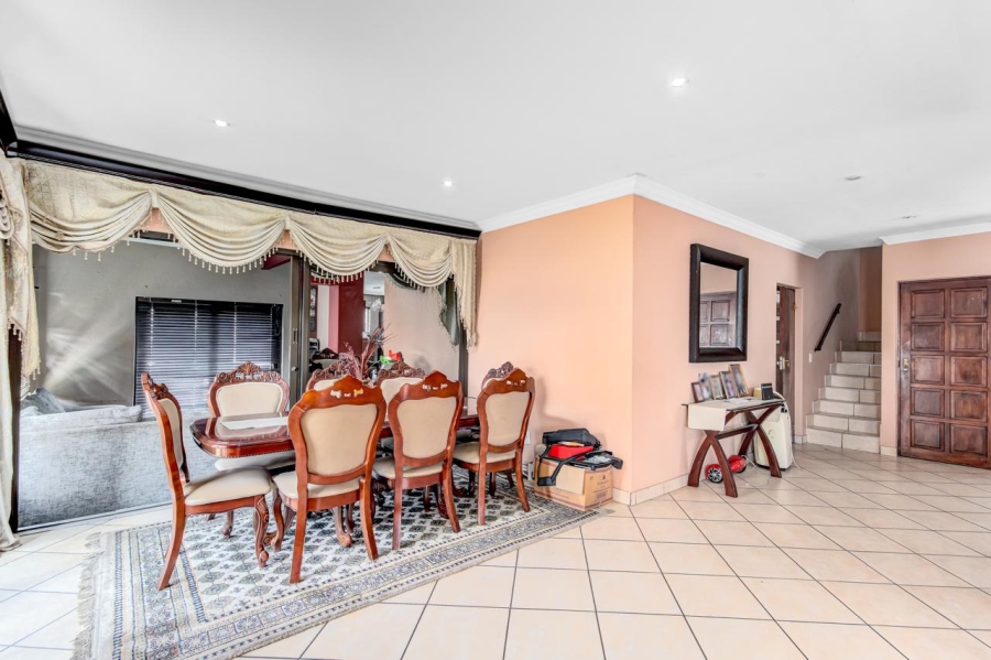 4 Bedroom Property for Sale in Thatchfield Cresent Gauteng