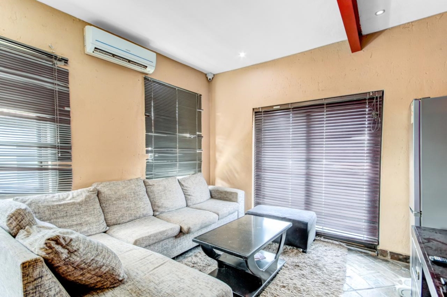 4 Bedroom Property for Sale in Thatchfield Cresent Gauteng