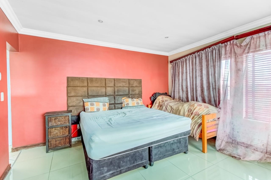 4 Bedroom Property for Sale in Thatchfield Cresent Gauteng