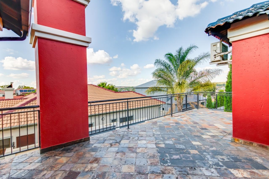 4 Bedroom Property for Sale in Thatchfield Cresent Gauteng