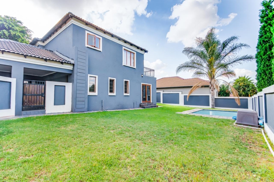 4 Bedroom Property for Sale in Thatchfield Cresent Gauteng