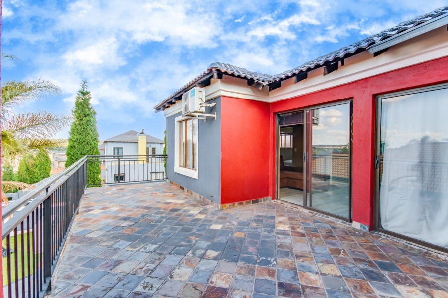 4 Bedroom Property for Sale in Thatchfield Cresent Gauteng