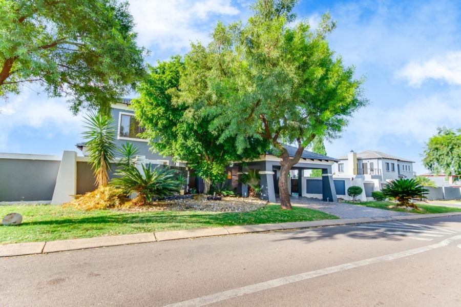 4 Bedroom Property for Sale in Thatchfield Cresent Gauteng