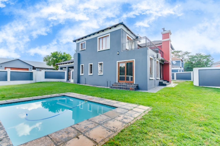 4 Bedroom Property for Sale in Thatchfield Cresent Gauteng