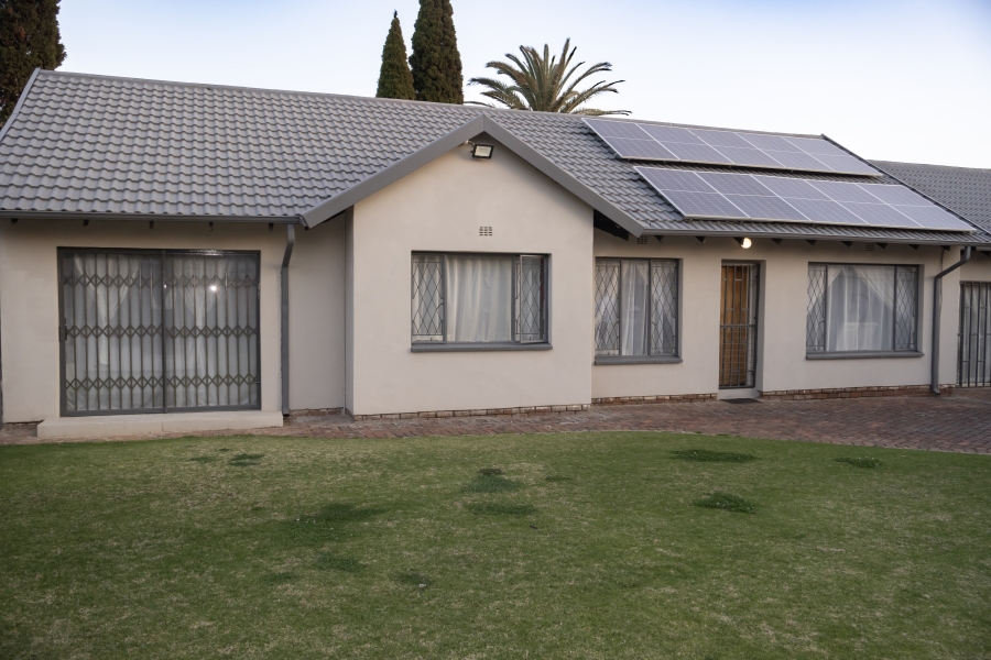3 Bedroom Property for Sale in Farrarmere Gauteng