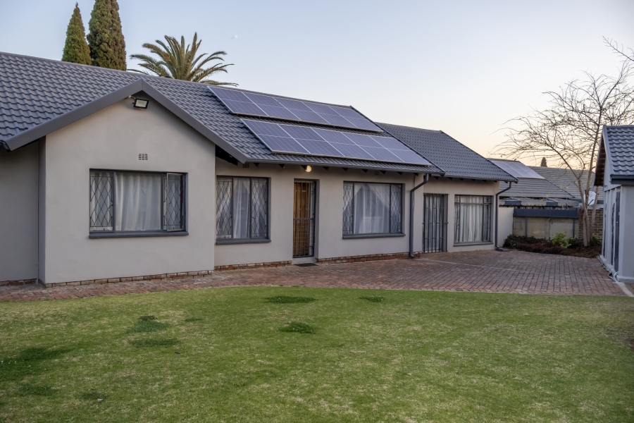 3 Bedroom Property for Sale in Farrarmere Gauteng