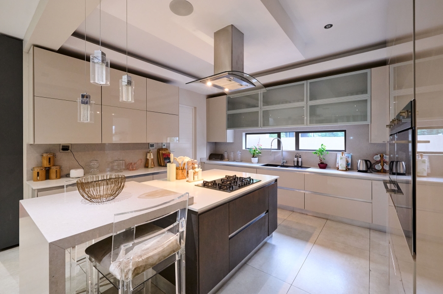 6 Bedroom Property for Sale in Waterfall Country Estate Gauteng