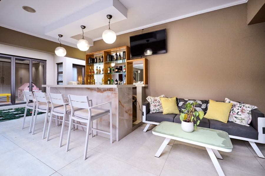 6 Bedroom Property for Sale in Waterfall Country Estate Gauteng