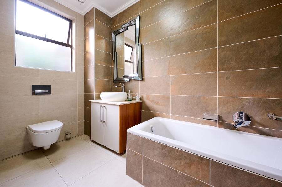 6 Bedroom Property for Sale in Waterfall Country Estate Gauteng