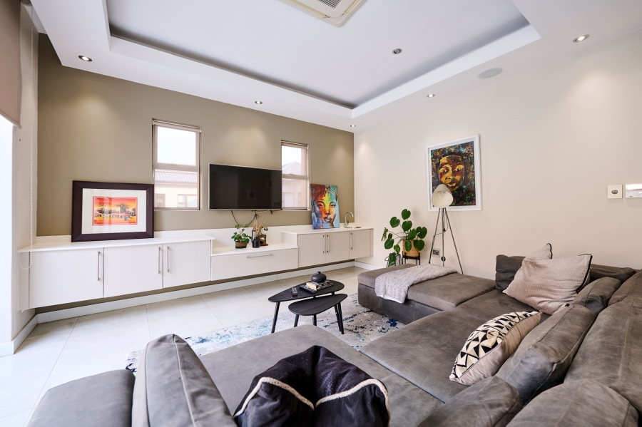 6 Bedroom Property for Sale in Waterfall Country Estate Gauteng