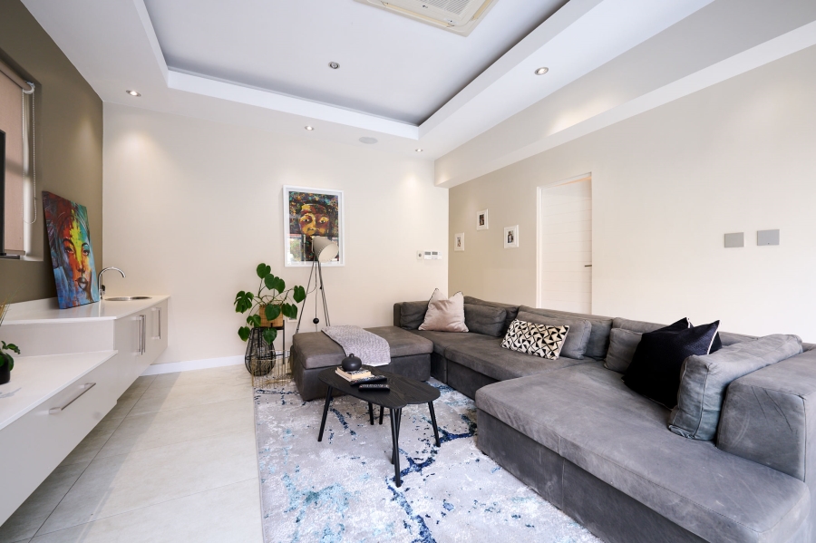 6 Bedroom Property for Sale in Waterfall Country Estate Gauteng