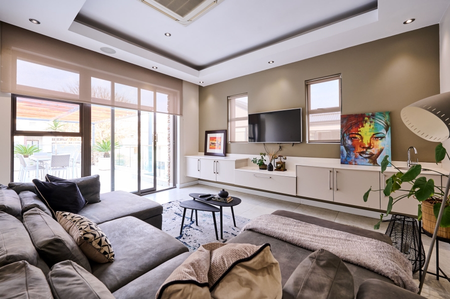 6 Bedroom Property for Sale in Waterfall Country Estate Gauteng