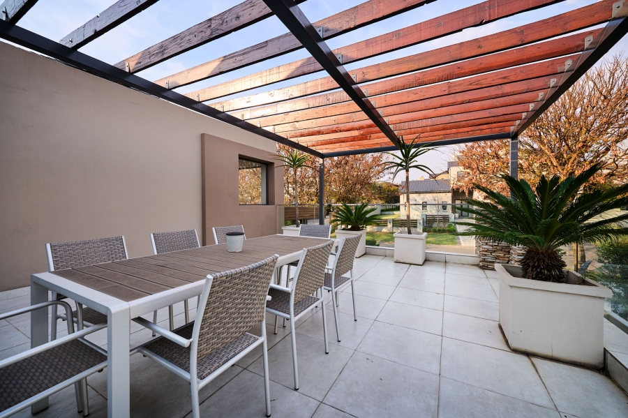 6 Bedroom Property for Sale in Waterfall Country Estate Gauteng