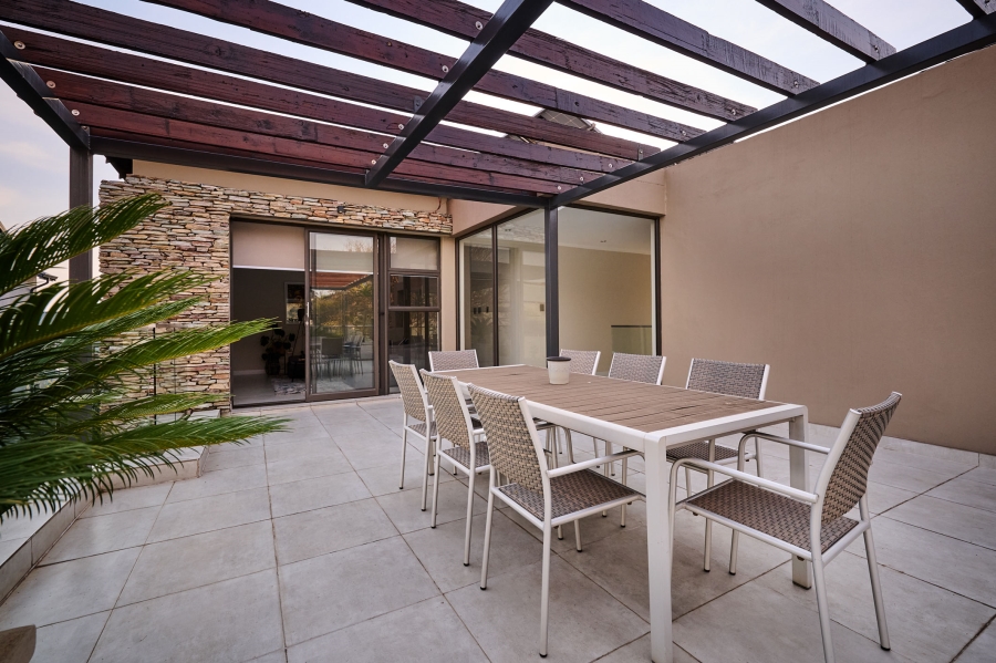 6 Bedroom Property for Sale in Waterfall Country Estate Gauteng