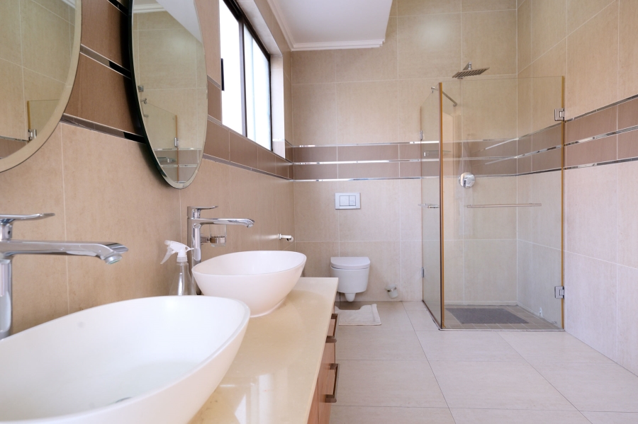 6 Bedroom Property for Sale in Waterfall Country Estate Gauteng