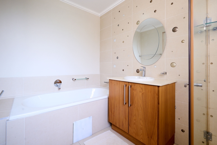 6 Bedroom Property for Sale in Waterfall Country Estate Gauteng