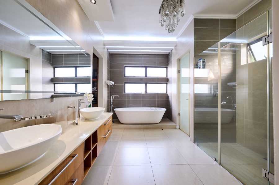 6 Bedroom Property for Sale in Waterfall Country Estate Gauteng