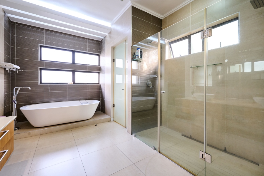 6 Bedroom Property for Sale in Waterfall Country Estate Gauteng