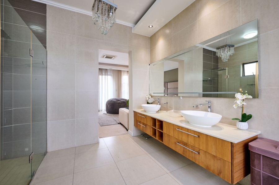 6 Bedroom Property for Sale in Waterfall Country Estate Gauteng