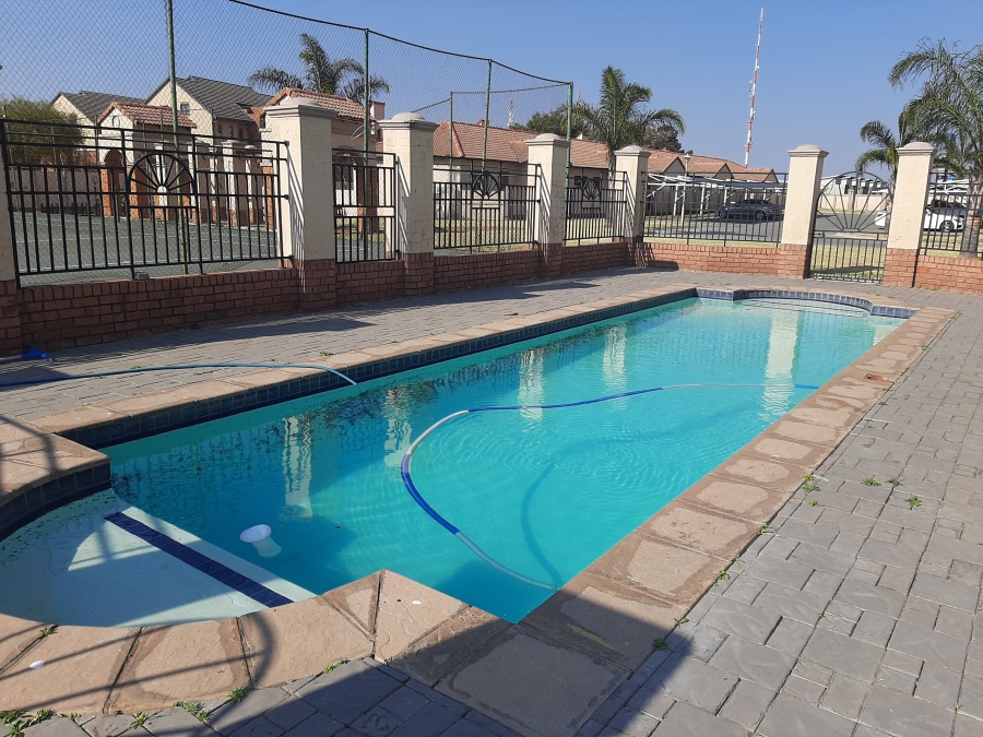 2 Bedroom Property for Sale in Halfway Gardens Gauteng