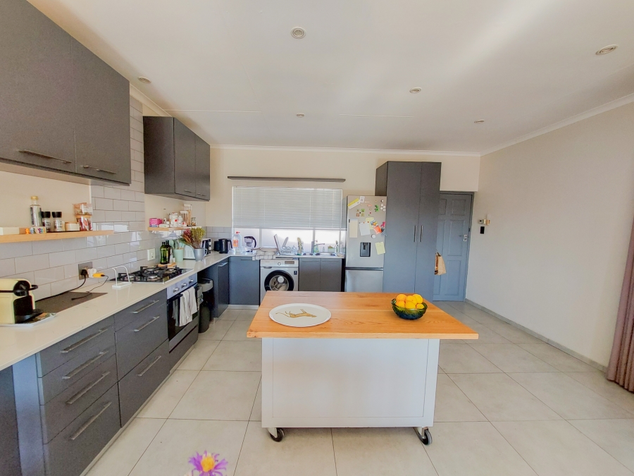 To Let 3 Bedroom Property for Rent in Linden Gauteng