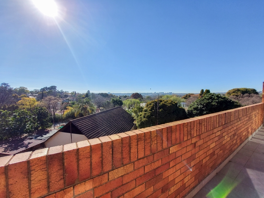 To Let 3 Bedroom Property for Rent in Linden Gauteng