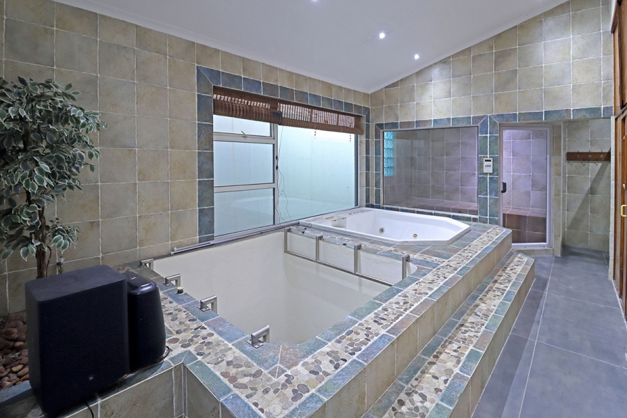 5 Bedroom Property for Sale in Bryanston Gauteng