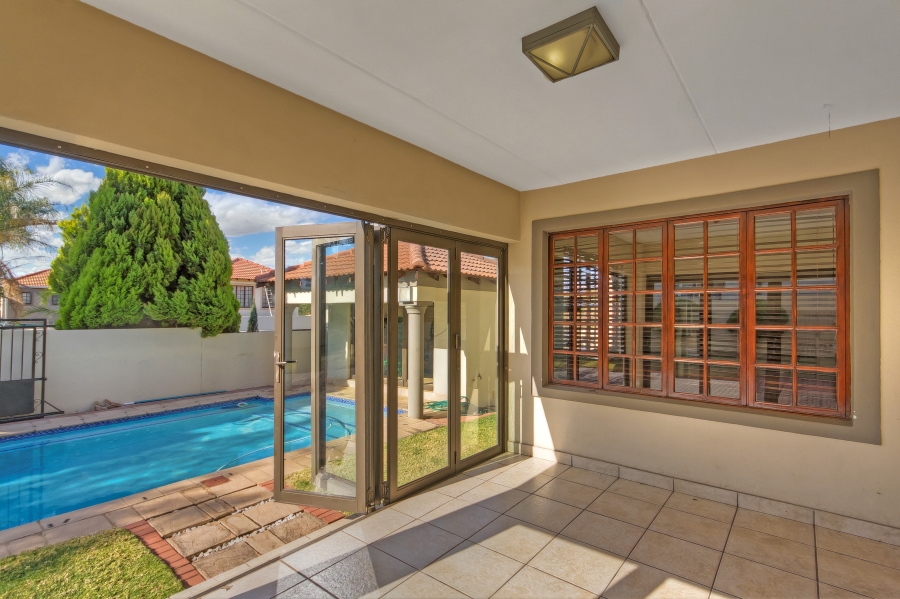 4 Bedroom Property for Sale in Lonehill Gauteng