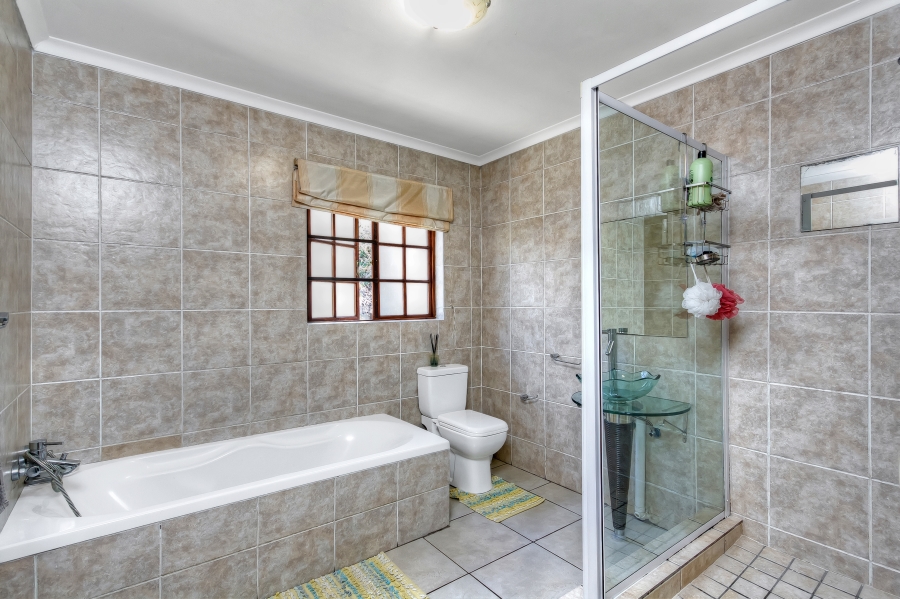 4 Bedroom Property for Sale in Lonehill Gauteng