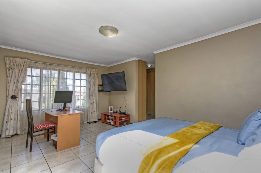 4 Bedroom Property for Sale in Lonehill Gauteng
